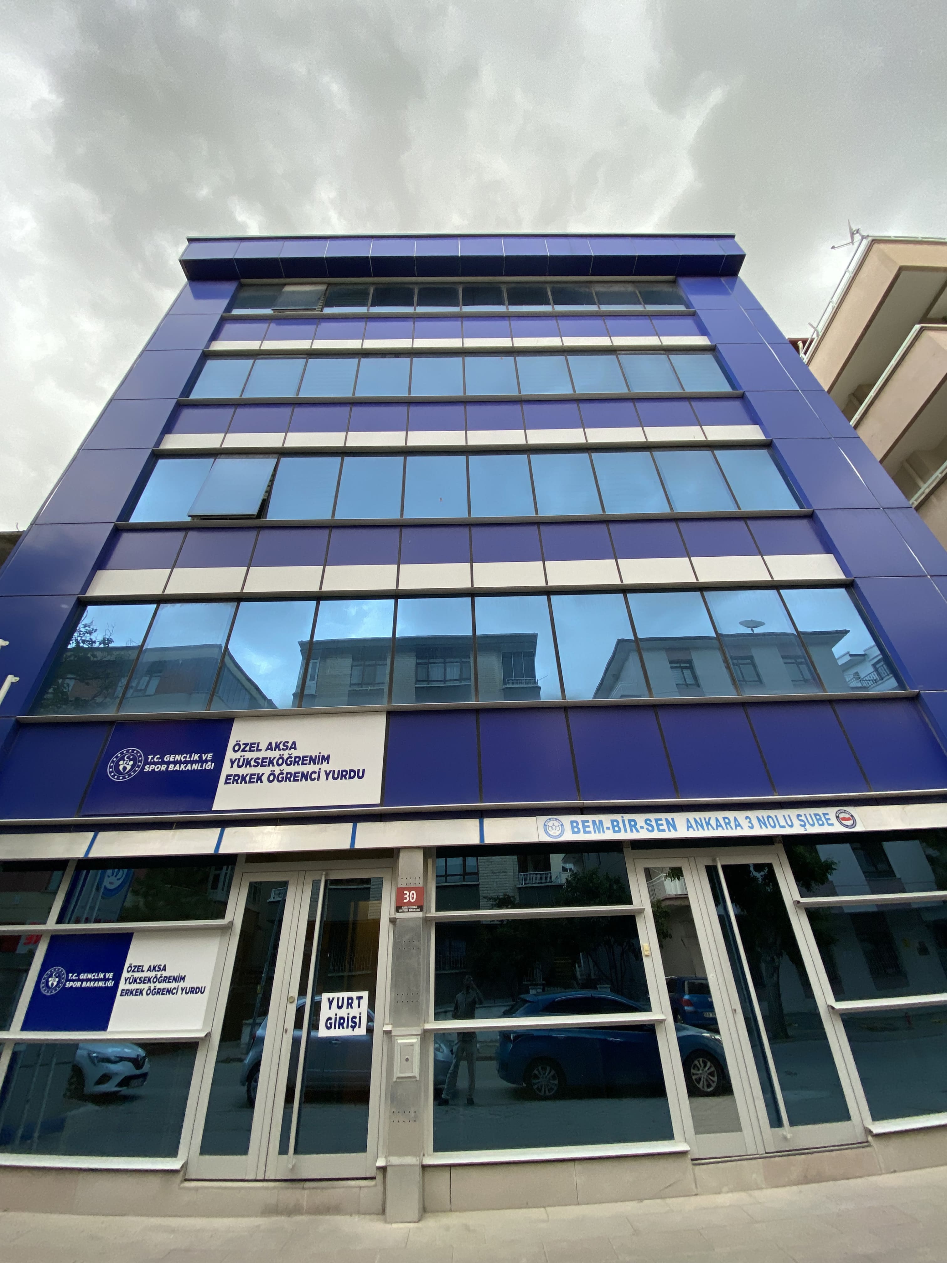 Dormitory study rooms and academic facilities - Quiet spaces for student learning